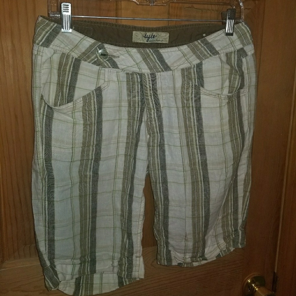 Plaid capris